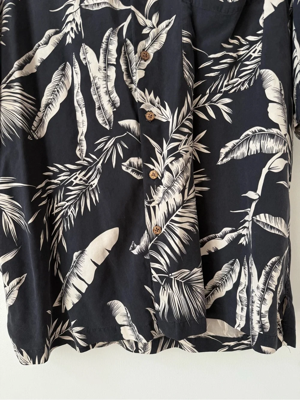 100% Silk Vintage Silk Tropical Print Aloha Button Down Resort Shirt
